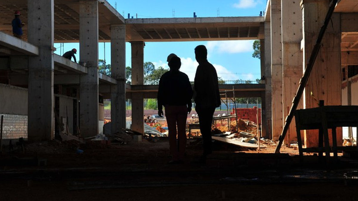 Imagem da postagem Brasil Reduz 50% Obras Paralisadas na Educação