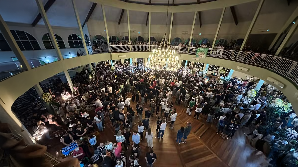 Imagem da postagem Corpos de atletas de remo são velados em cerimônia coletiva em Pelotas