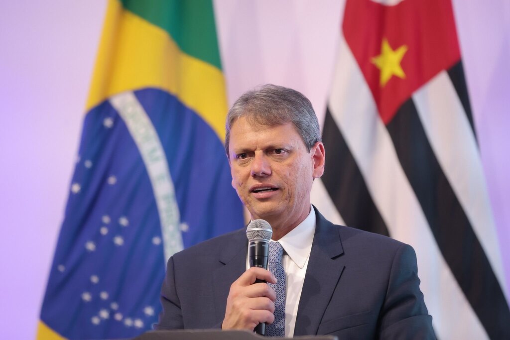 Imagem para Tarcísio de Freitas se distancia do embate político em meio à crise das tarifas americanas