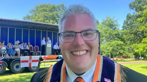 Imagem para Orange Order e GAA: Conflitos na Comunidade