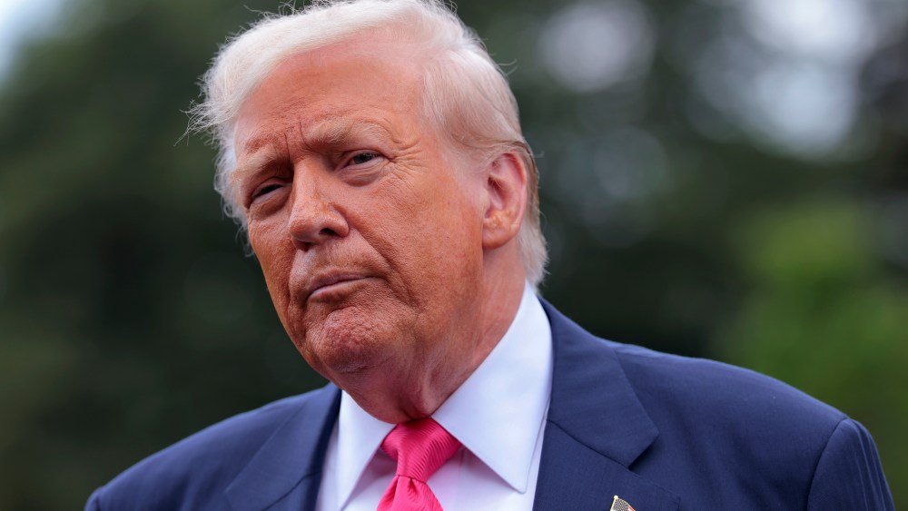Imagem para Trump Processa Wall Street Journal por Notícia Sobre Carta ao Epstein