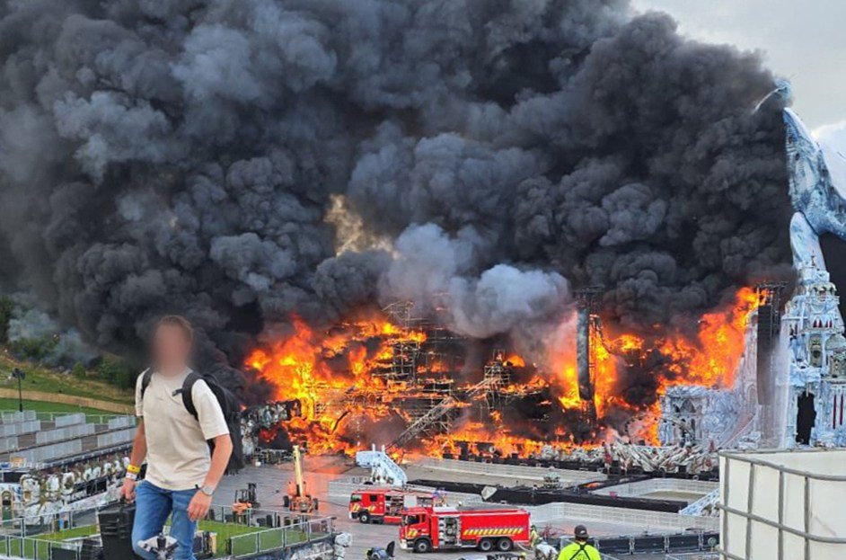 Imagem para Tomorrowland 2025: Fogo Demolish Mainstage, mas Festa Continua como Planejado