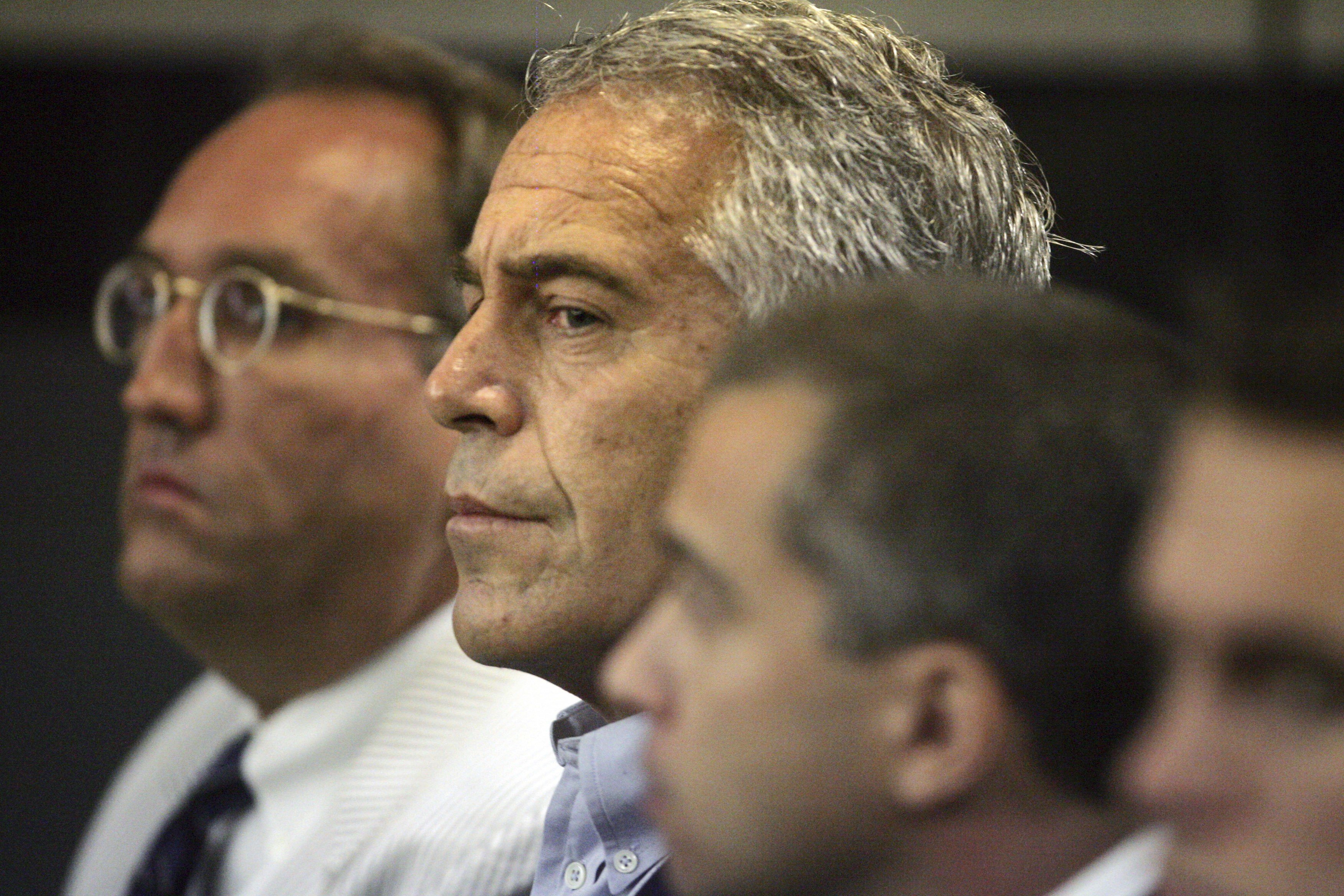 Imagem para Trump Processa Wall Street Journal por Reportagem Sobre Epstein e Reclama US$ 10 Bilhões