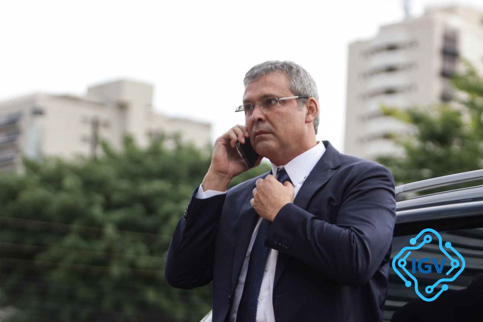 Imagem para PT pede bloqueio de salário de Eduardo Bolsonaro na Câmara: Conheça os detalhes