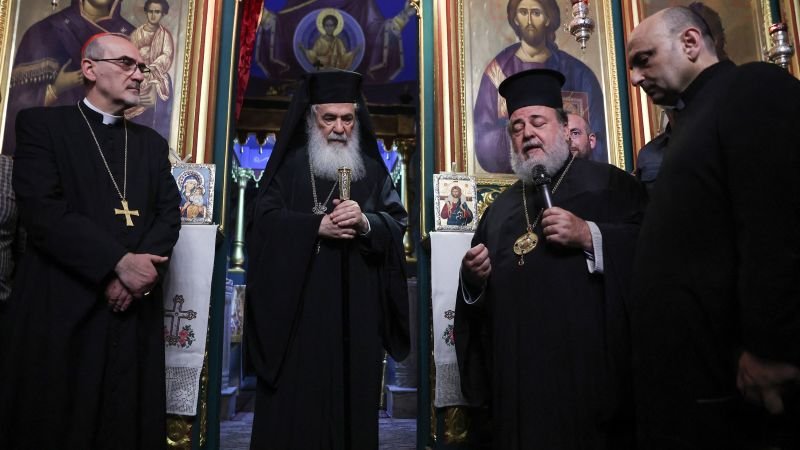 Imagem para Líderes Religiosos Visitam Igreja de Gaza após Ataque Israelense