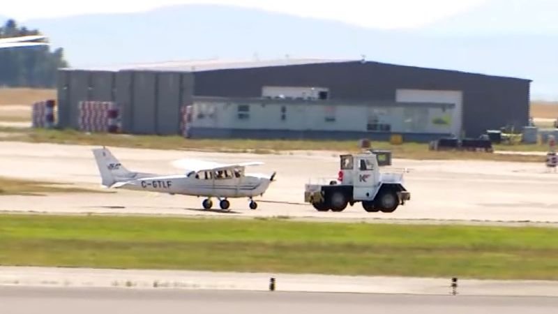 Imagem para Canadense sequestra avião e provoca pânico em aeroporto movimentado